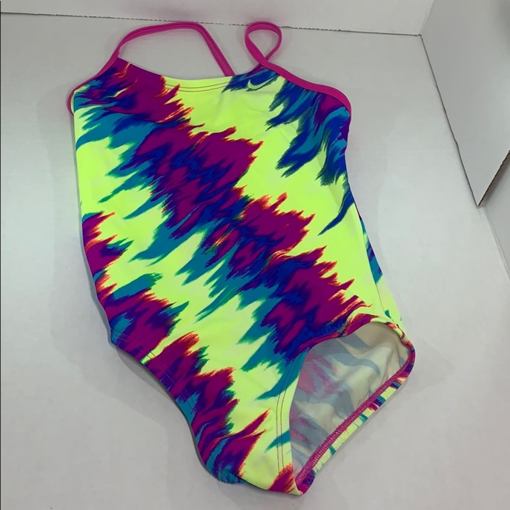 COPY - Girl Nike swimsuit